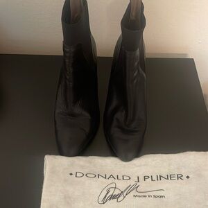 Donald J Pliner ankle boots
